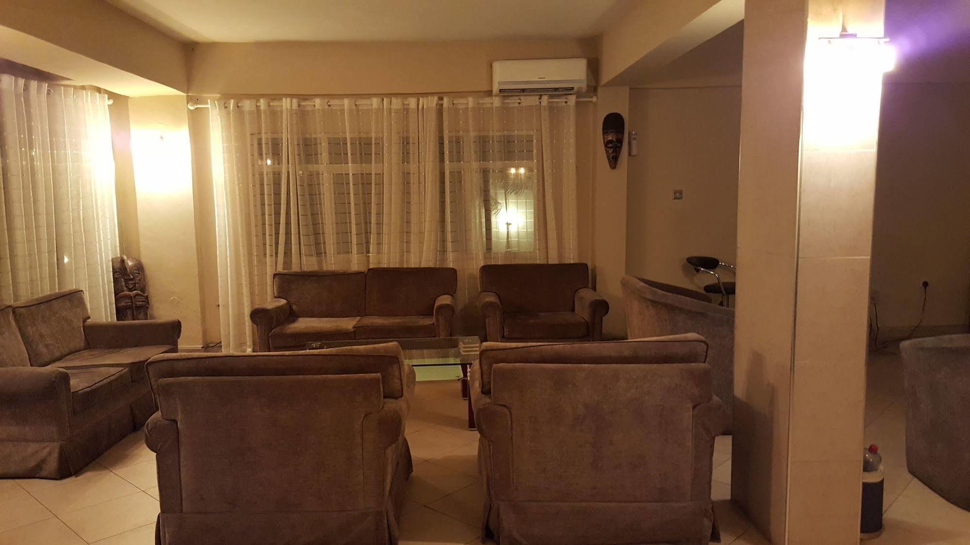Golden Gate Hotel Кумаси Экстерьер фото