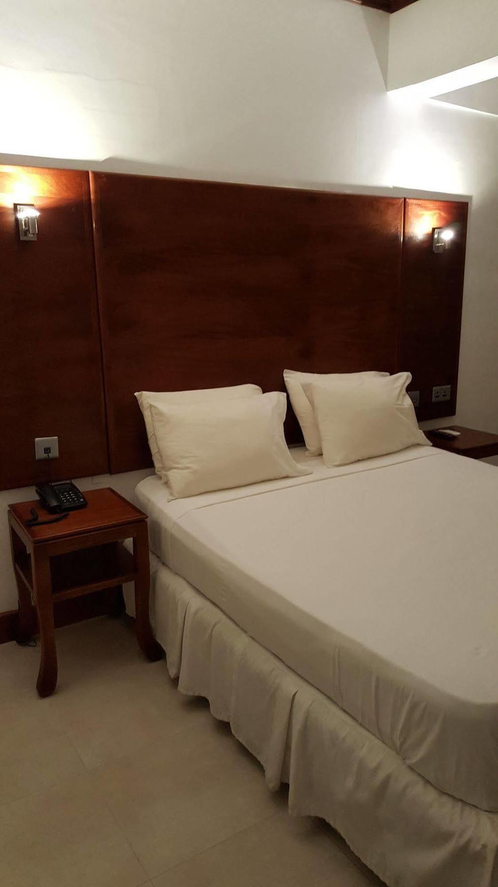 Golden Gate Hotel Кумаси Экстерьер фото