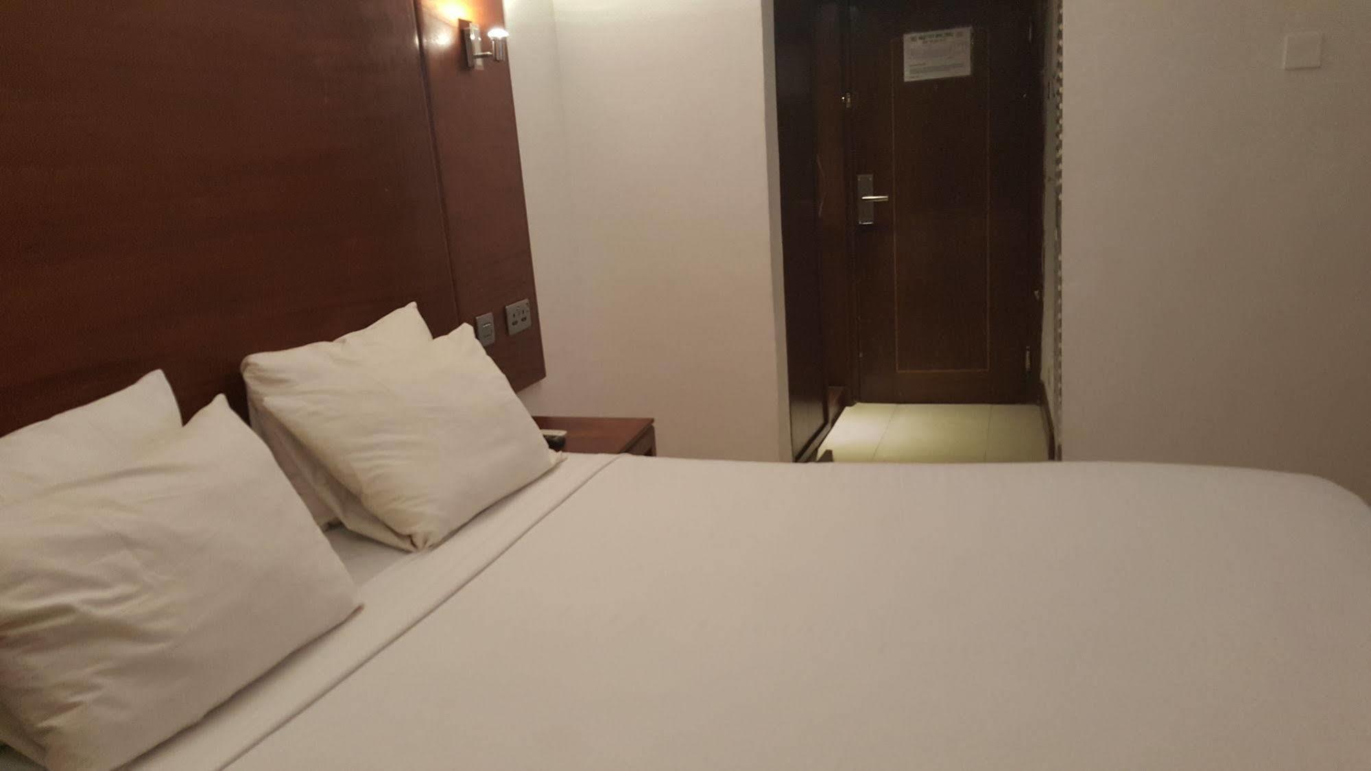 Golden Gate Hotel Кумаси Экстерьер фото