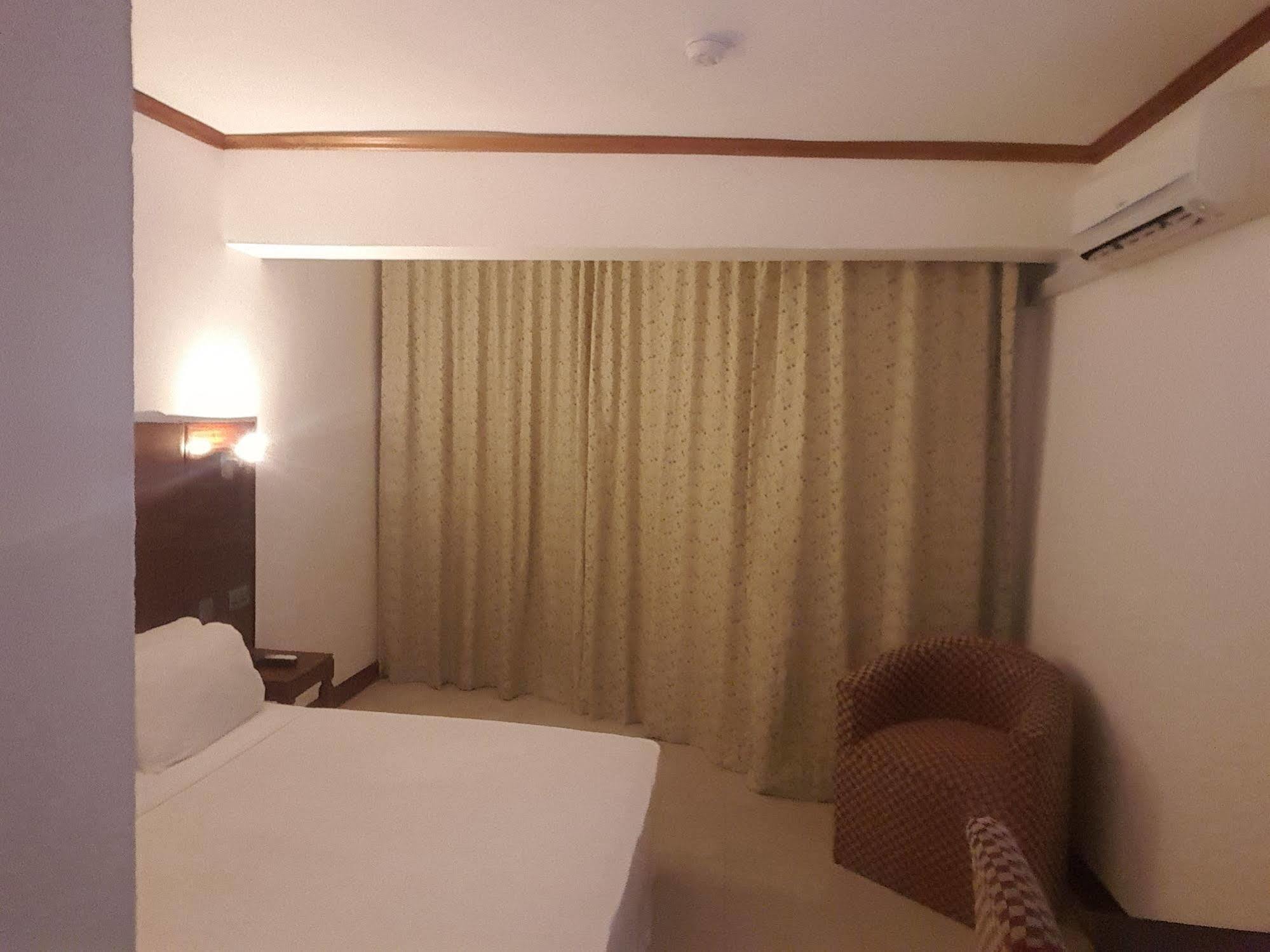 Golden Gate Hotel Кумаси Экстерьер фото